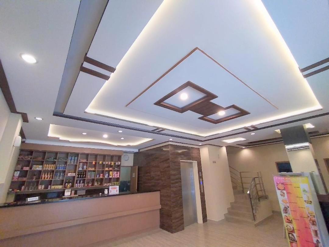 Golden Inn אמבון מראה חיצוני תמונה